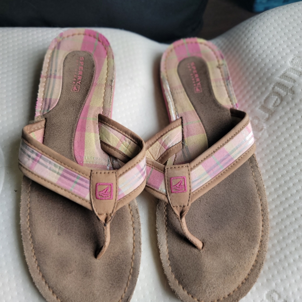Sperry flip flops